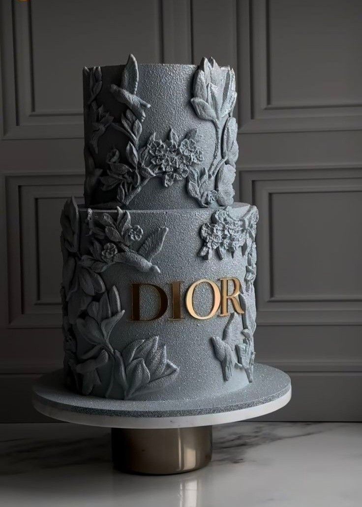 DIOR Cake